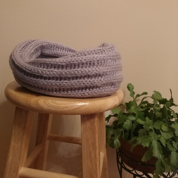 🆕️ Gray ~ Cable Knit Infinity Scarf - Picture 3 of 7